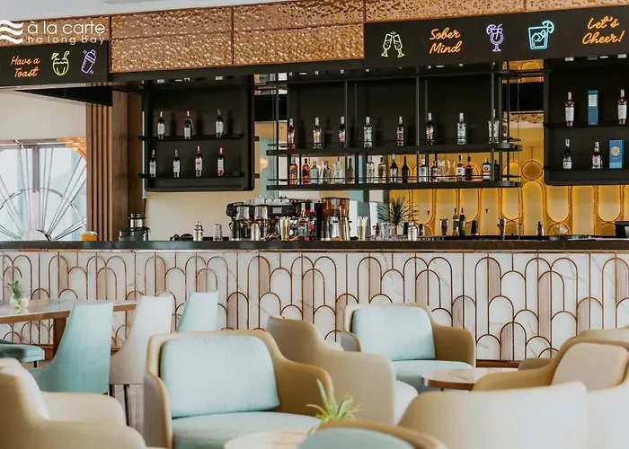 A La Carte Bay Apartment- Oc * Ha Long